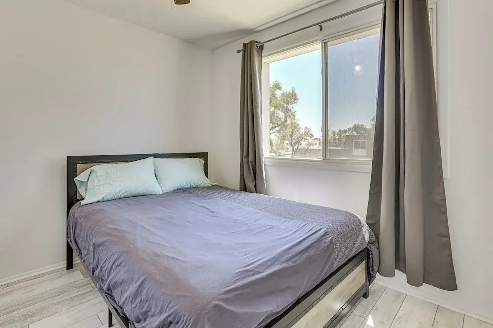 2 Mi to Old Town & Mall: Townhome w/ Pool Access!