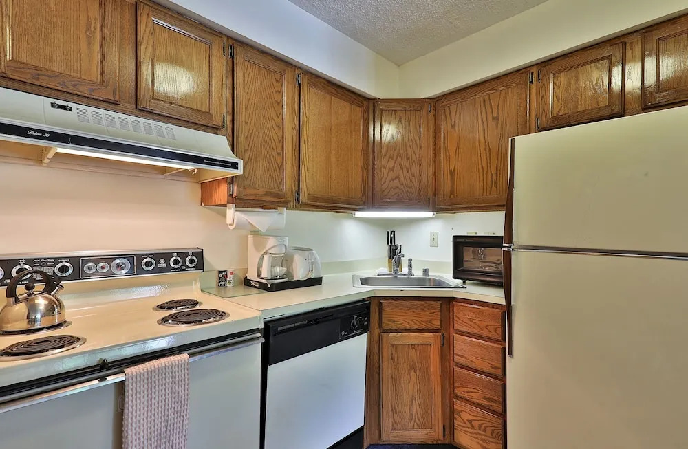 Mt Green 2br/2ba Condo: Close to Killington. Hot Tub. Pool. 3a07