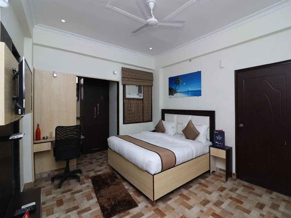 OYO 14909 Hotel Vivid