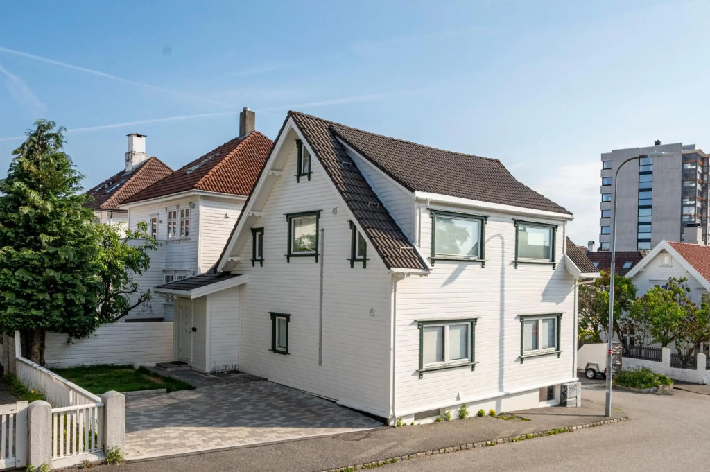 Unique and Spacious Apt close to City Centre