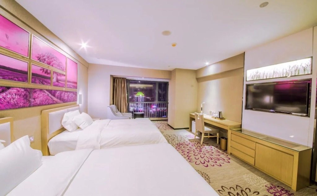 Lavande Hotel Haining Leather City Yintai