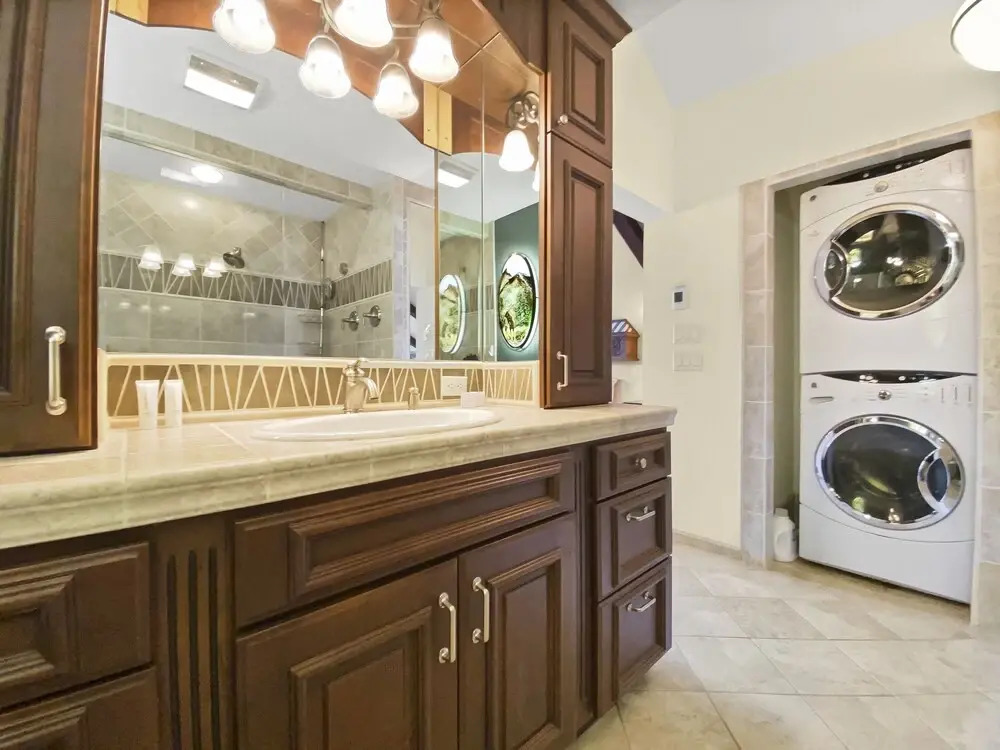 Porcupine Peak 2 Br condo by RedAwning