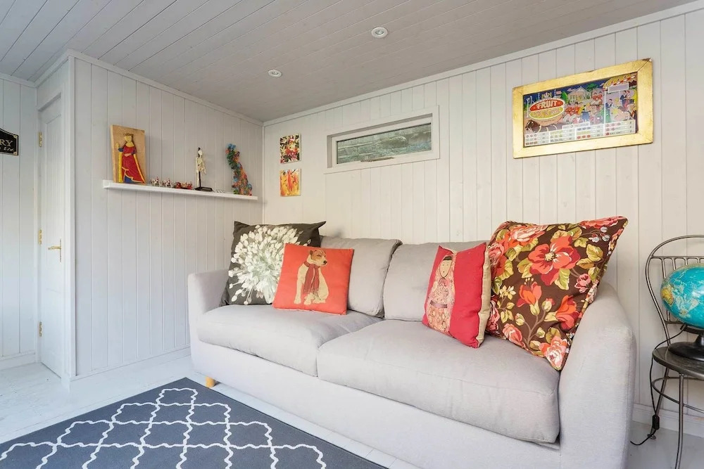 The Shepherd's Bush Hideaway