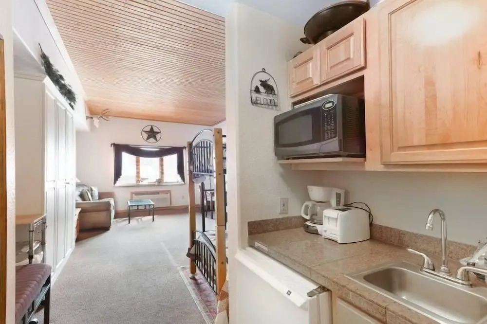 Studio Colorado Vacation Rental Located Near River Run Village With Hot Tub And Pool Access