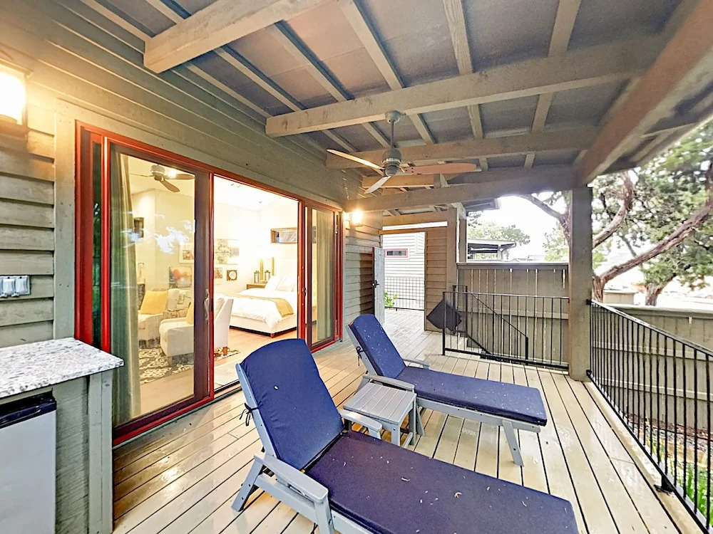 Chic Lake Travis W/pool, Lazy River & Marina 1 Bedroom Cabin