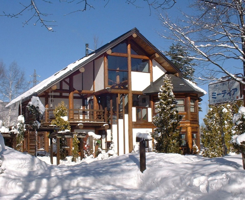 Hakuba Pension & Log Hotel Meteor