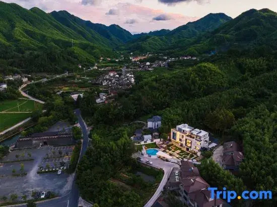 XLXW Xiangwang Wild Luxury Family Homestay With Slide Pool, Creek Trekking & River Rafting