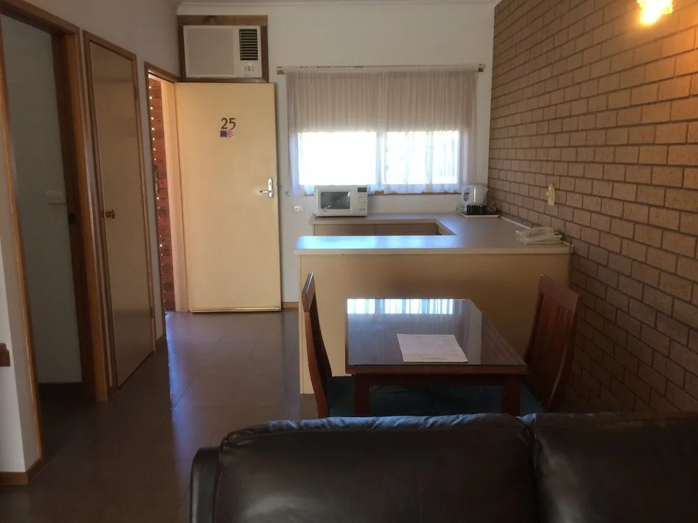 Ambassador Motor Inn
