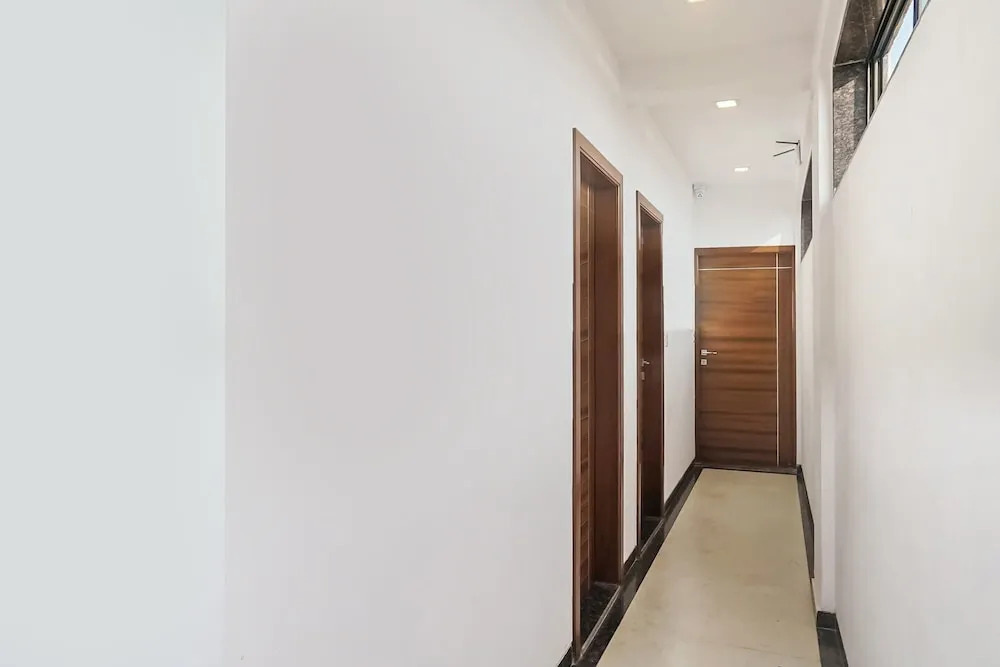 OYO Flagship 26583 Hotel Kohinoor Plaza