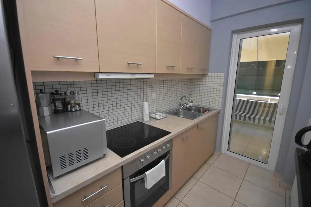 A&J Apartments or Rooms athens airport