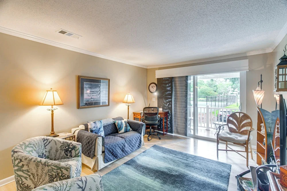 Resort-style Condo in St Simons ~ 1 Mi to Pier!