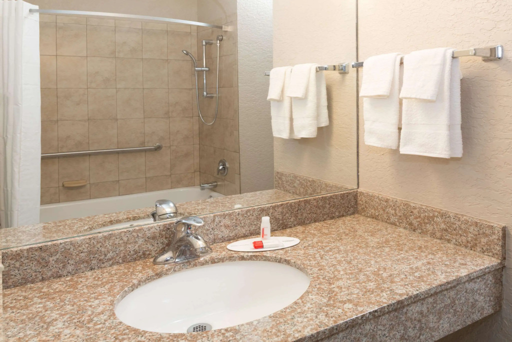 Super 8 by Wyndham Pompano Beach