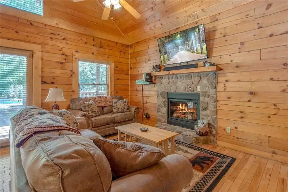 A Mountain Paradise 2 Bedroom Home with Hot Tub