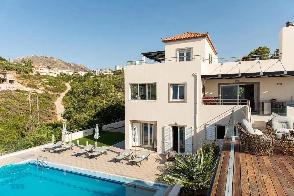ELIDA -pool, billiard, views, 4min walk to the sea