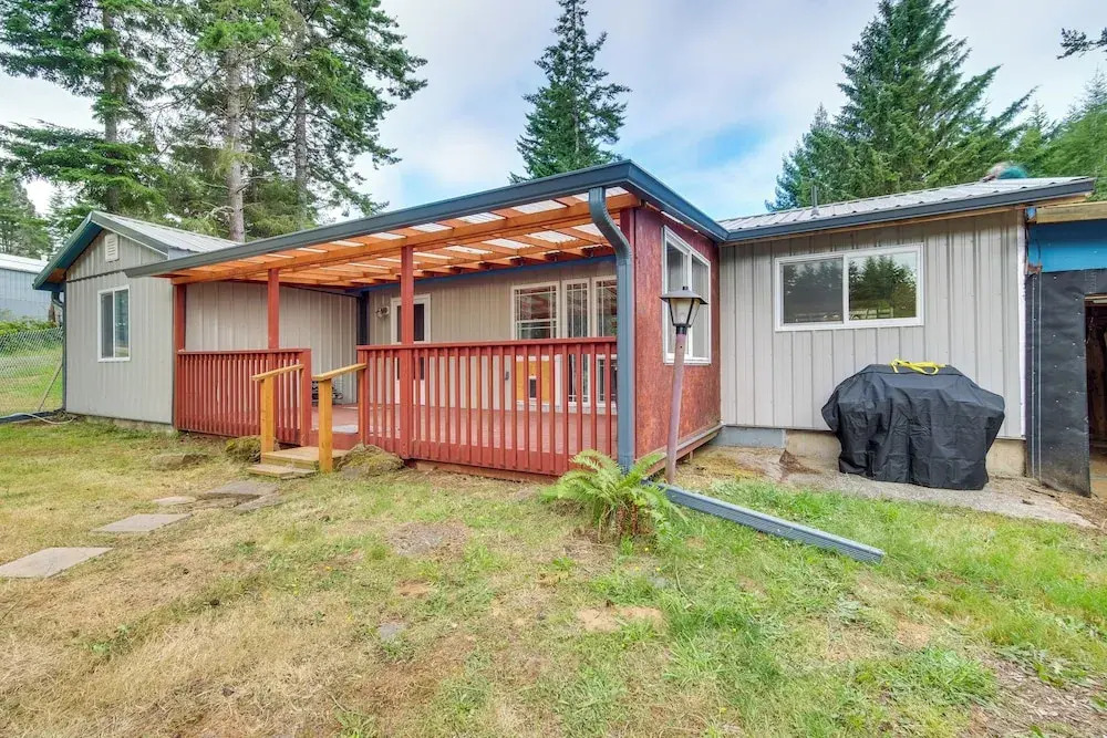 Cozy North Bend Getaway Near Dunes + Ocean!