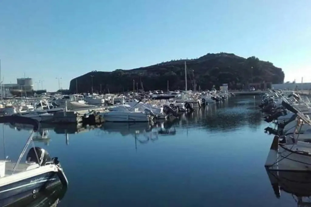 Apartment In The Port Of Llanca