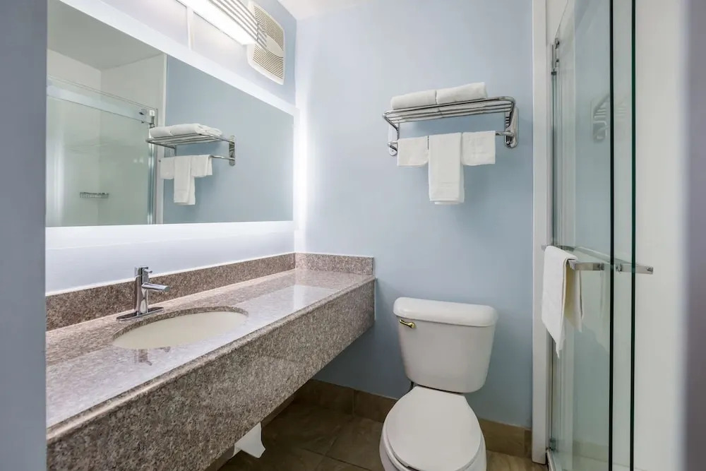 Royal American Inn