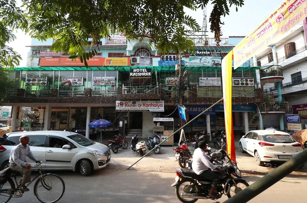 OYO Flagship 23207 Hotel Raj Shree