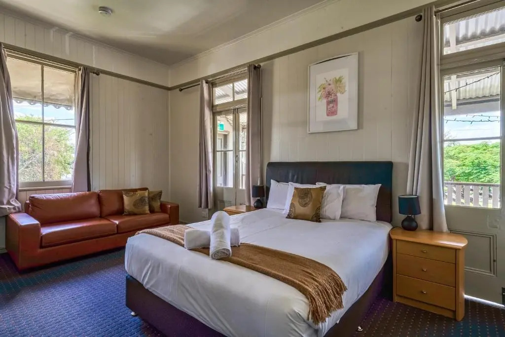 Yandina Hotel
