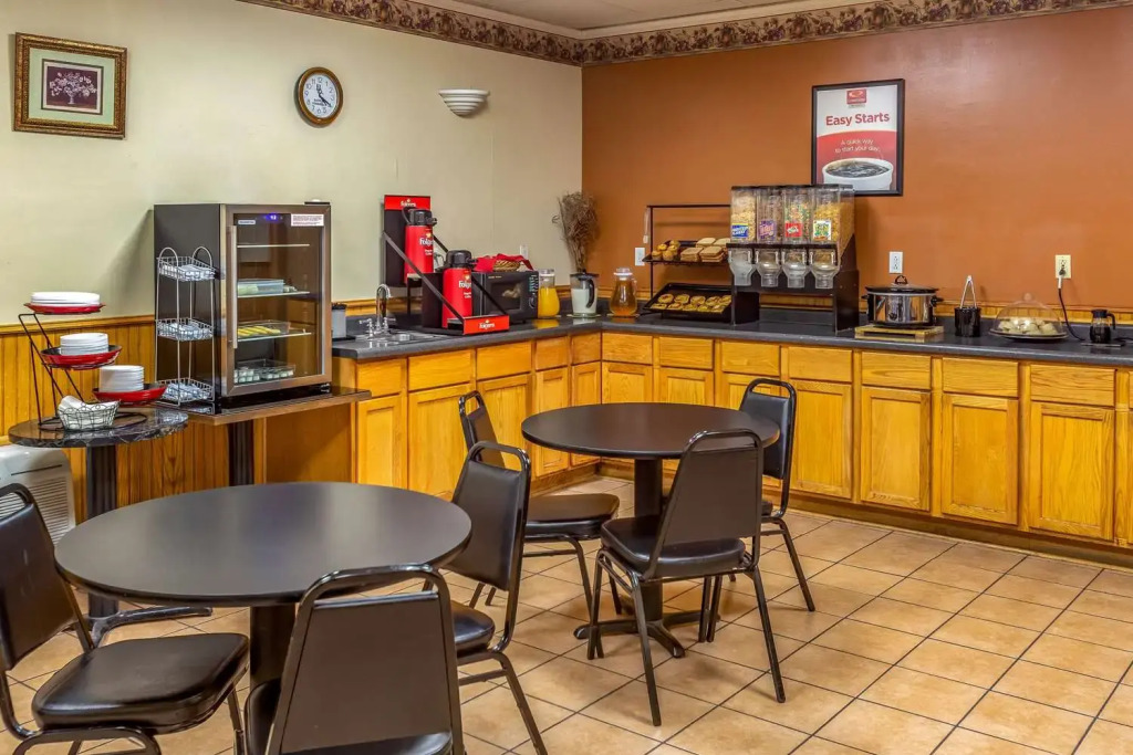 Baymont Inn & Suites by Wyndham Newton IA