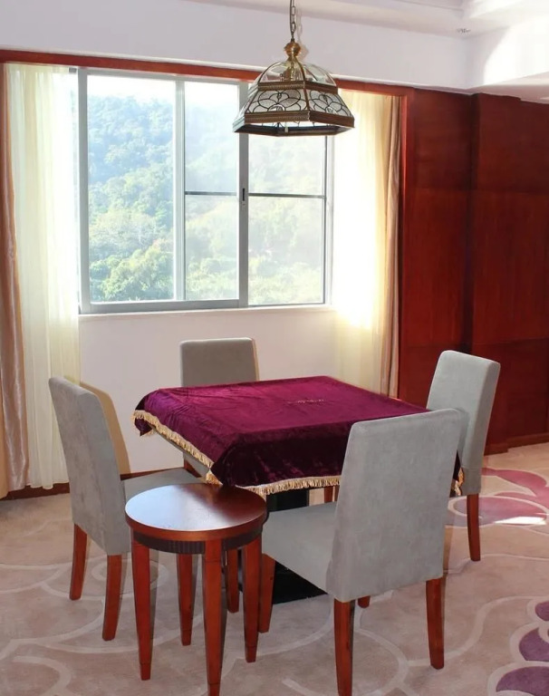Yihua Riverview Hot Spring Holiday Hotel