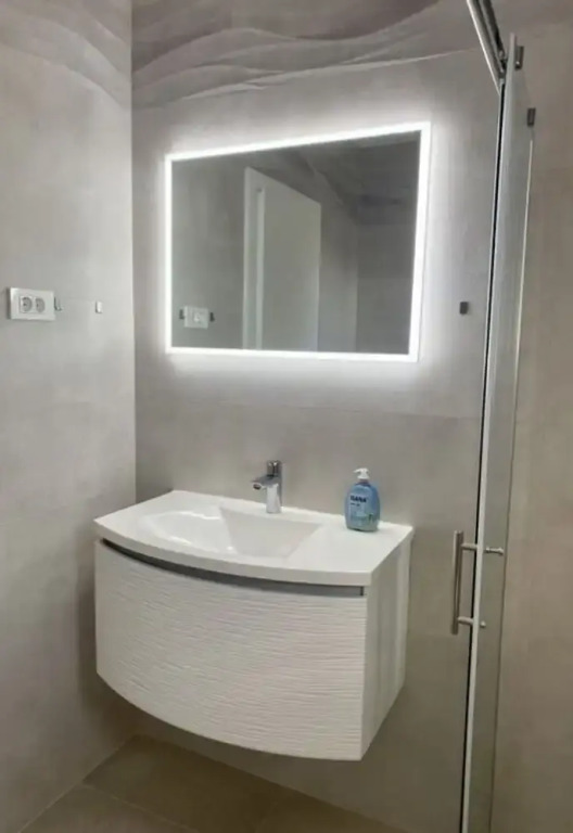 Blizina Mora II Modern Retreat