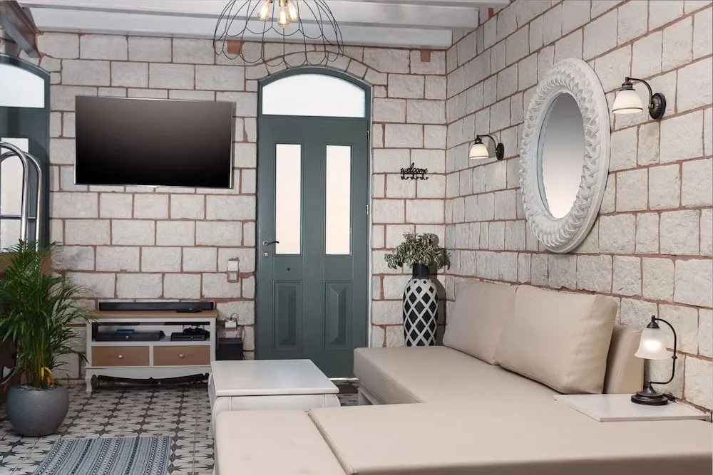 Estia Luxury Living