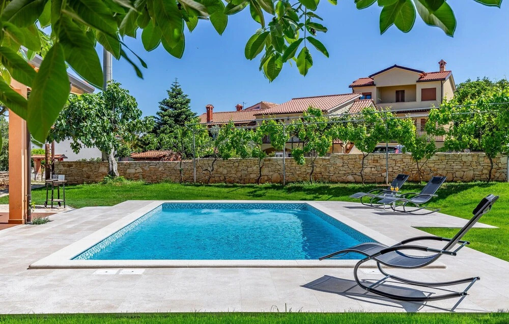 Two-Bedroom Holiday Home In Banjole
