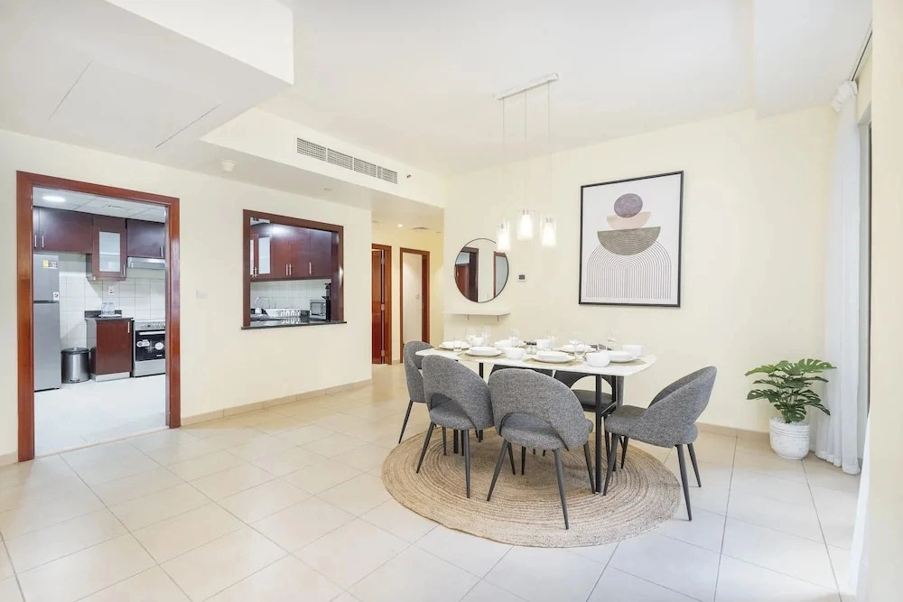 Modern Three Bed Apartment Parking Pool
