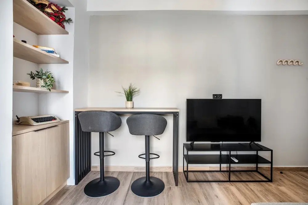 Sway - Chic 1-BR Apt & Balcony in Athens