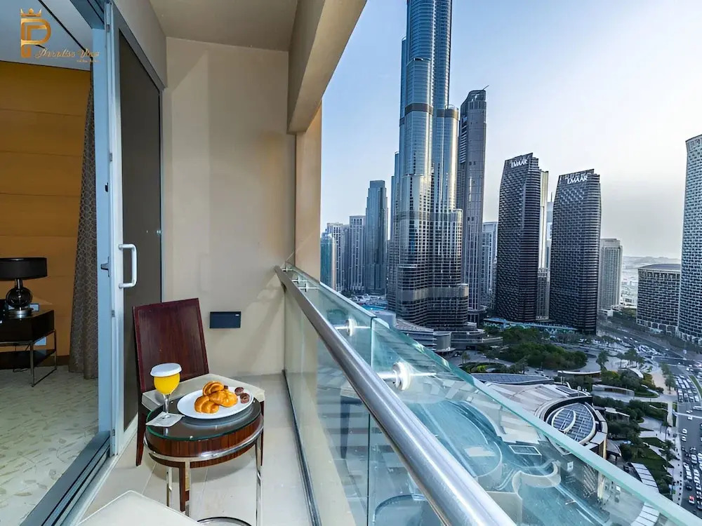 Large Modern 1-Bedroom Apartment in Bay Square 9