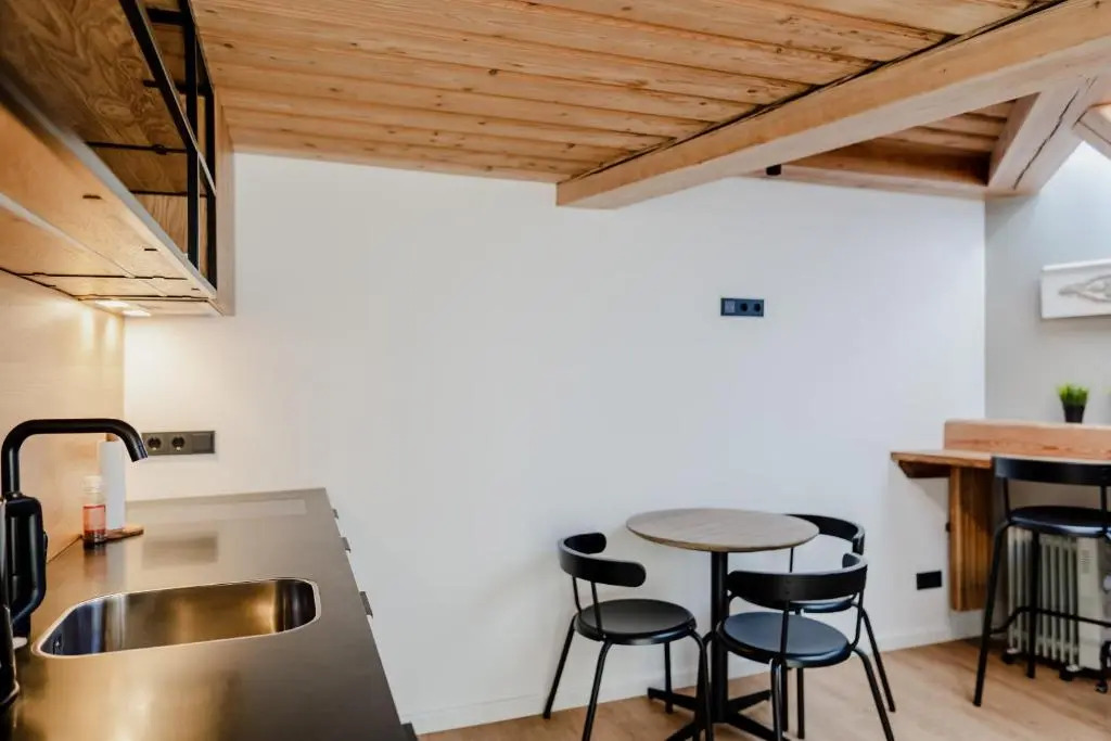 LJ5 - Old Town Rooms with Exclusive shared Roof Terrace