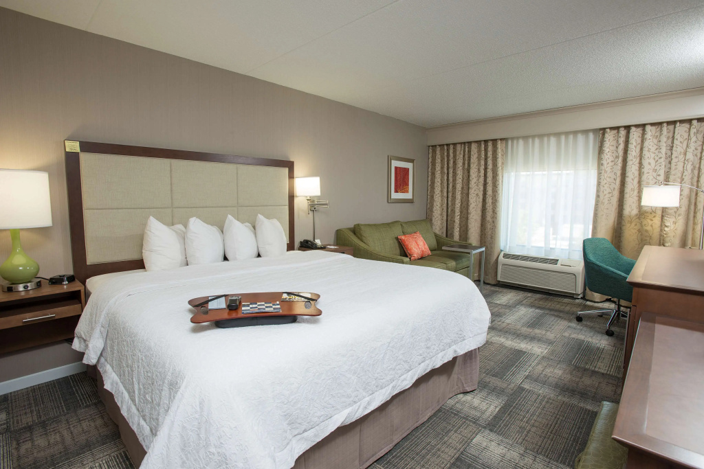Hampton Inn & Suites Cincinnati-Union Centre