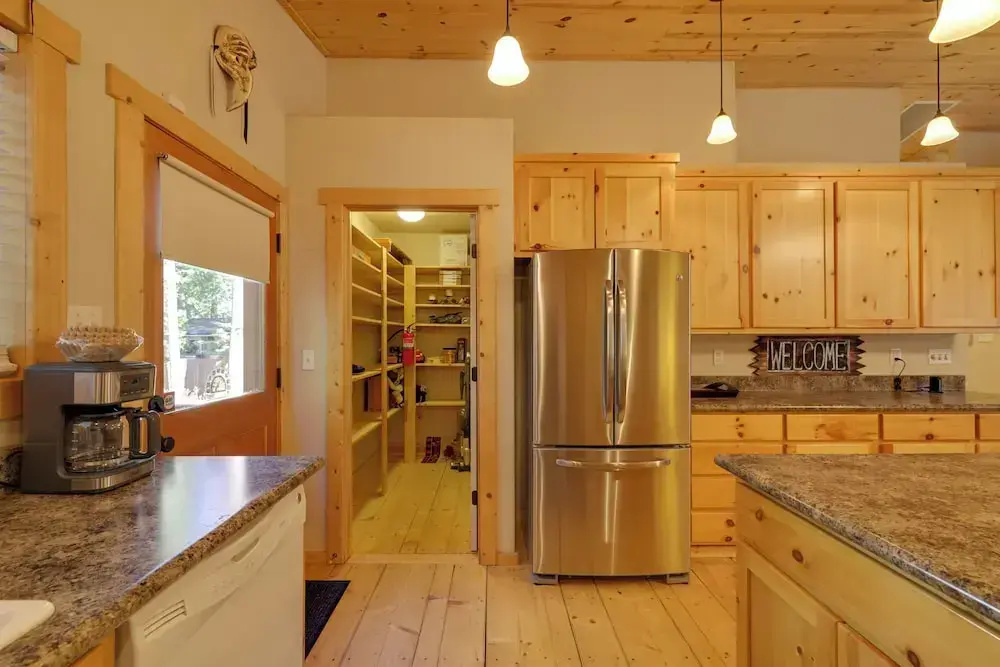 Near Hikes: Arnold Cabin w/ EV Charger & Fire Pit