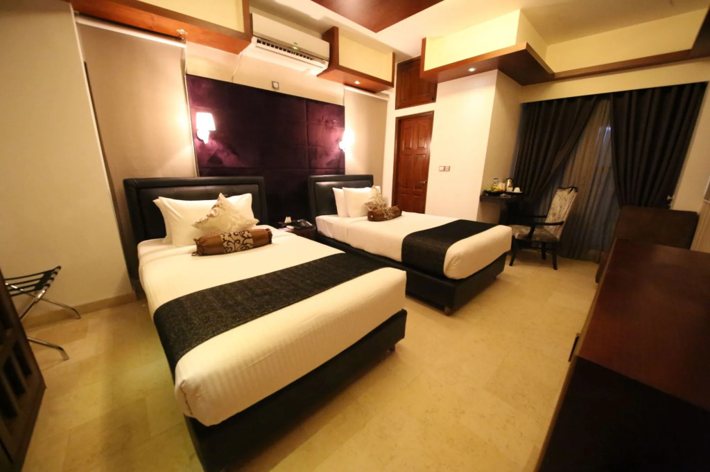Monsoon Inn