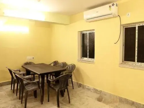 Amit Hotel by OYO Rooms