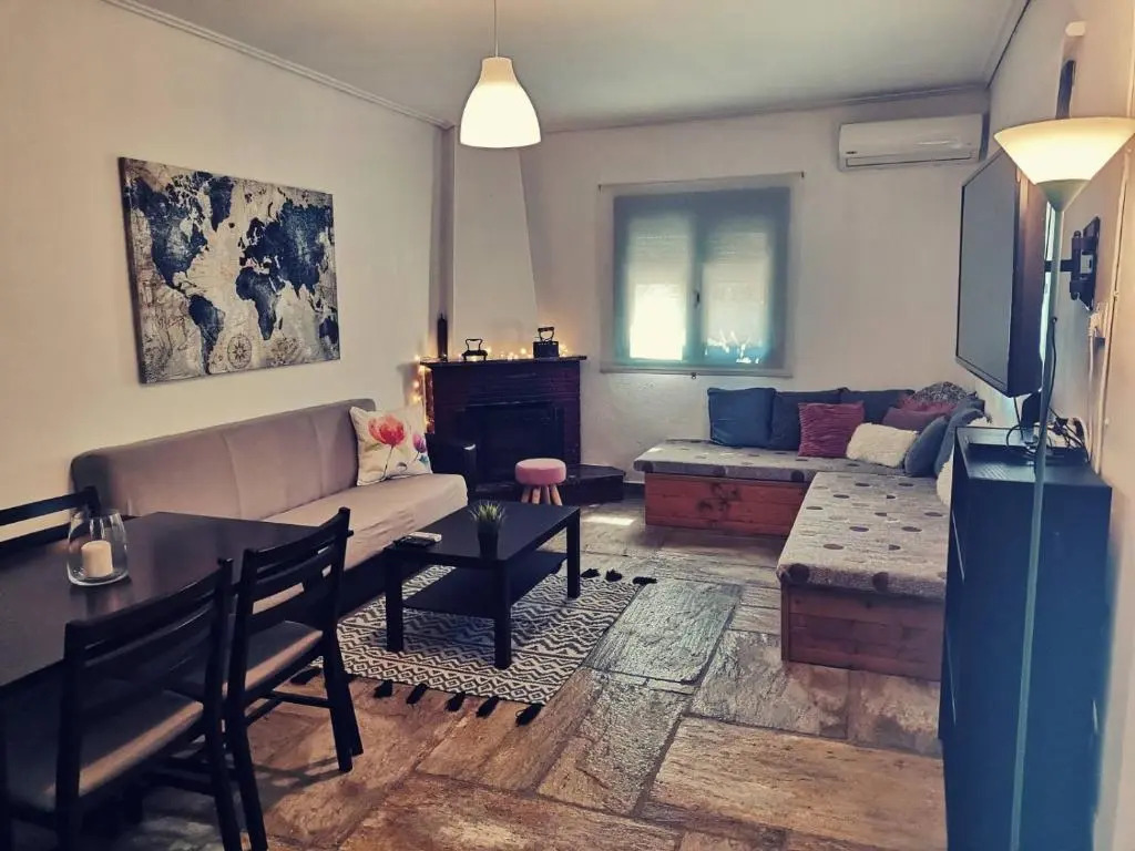 Cheerful 3 bedroom house with open fireplace