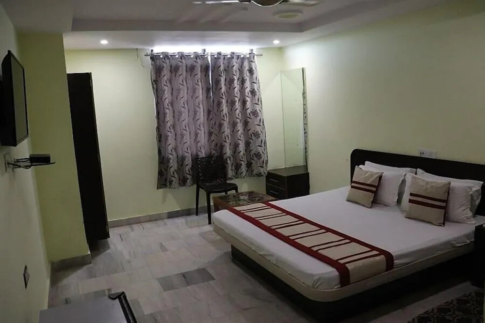Hotel Raj International