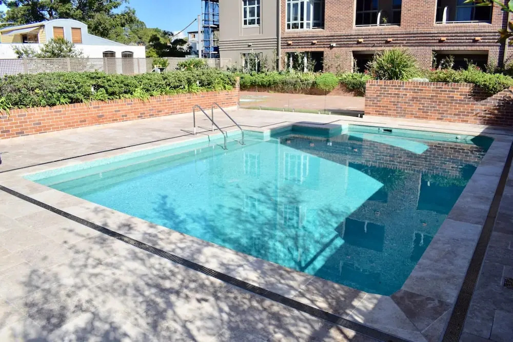 Cosy Newtown Studio Apartment With Swimming Pool