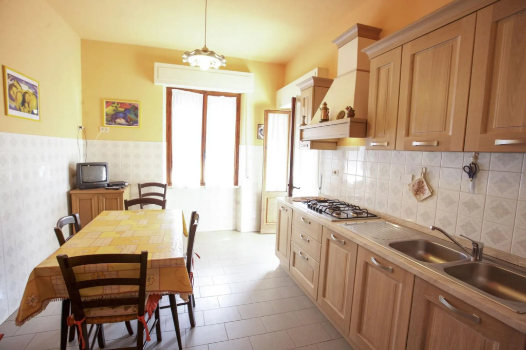 Pomonte La Posta large outdoor spaces and parking a few steps from the beach-POMONTE LA POSTA