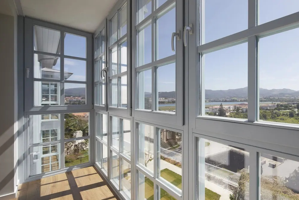 H SUITE3B by Smiling Rentals