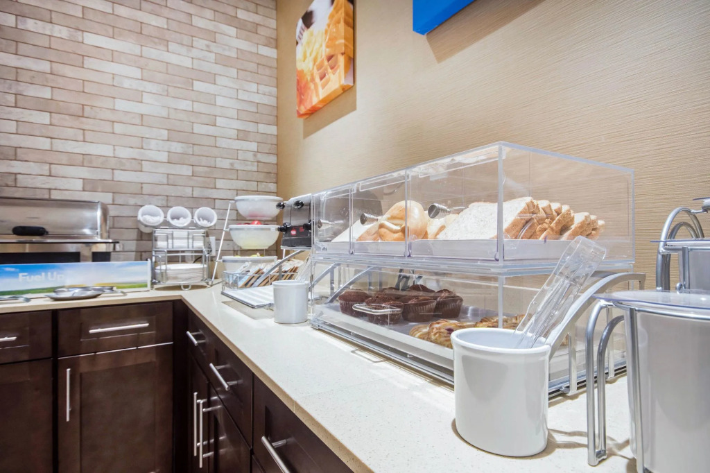 Comfort Inn & Suites