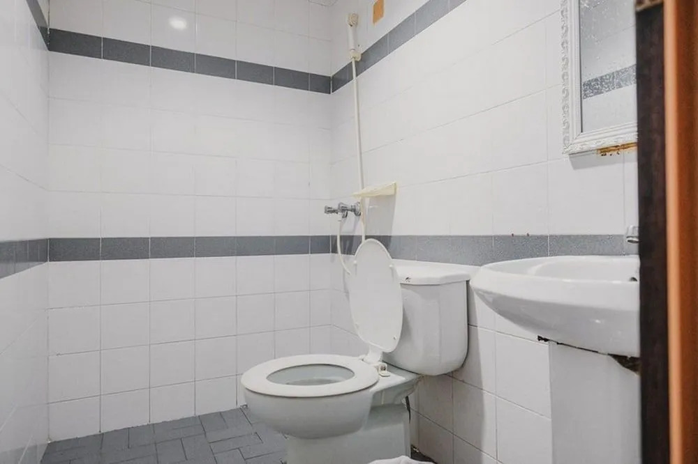 Reddoorz near Nagoya Hill Mall Batam 5