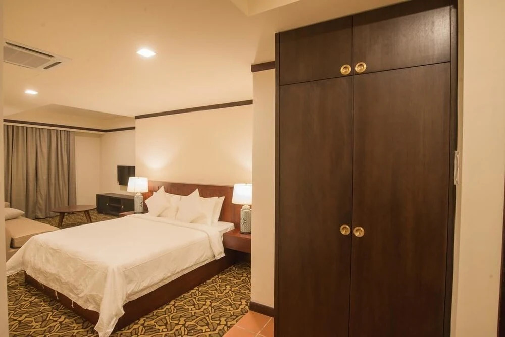 The Platinum Hotel & Suites