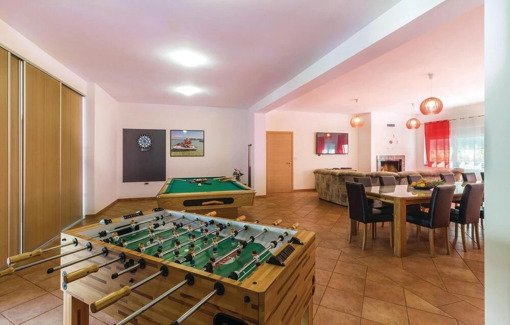 Beautiful Home in Pula With Sauna, Wifi and 5 Bedrooms