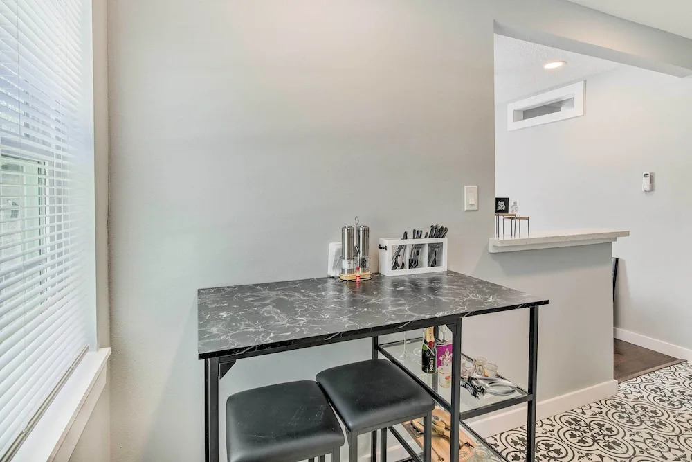Houston Apartment ~ 13 Mi to Downtown!