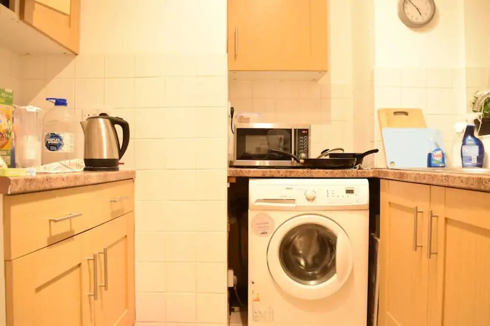 4 Bedroom Apartment in Kilburn With Private Balcony