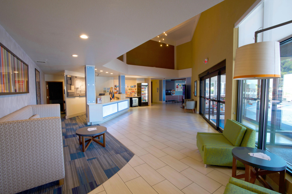 Holiday Inn Express & Suites Canyonville