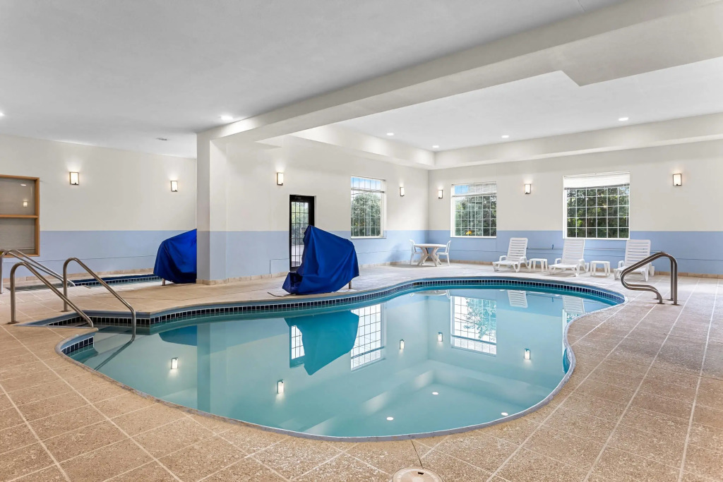 Comfort Suites Grayslake near Libertyville North