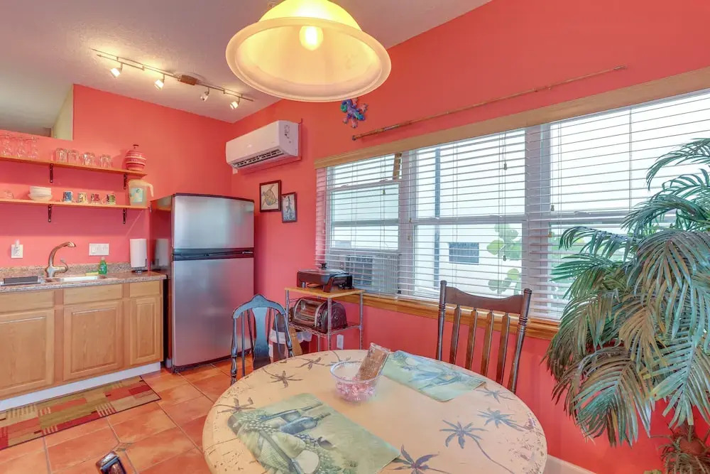 Vibrant Condo - Walk to Indian Rocks Beach!